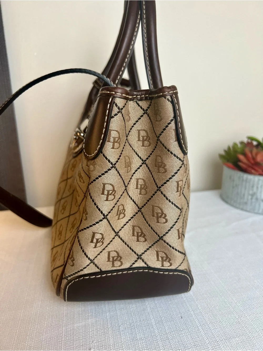 Dooney & Bourke structured dooney